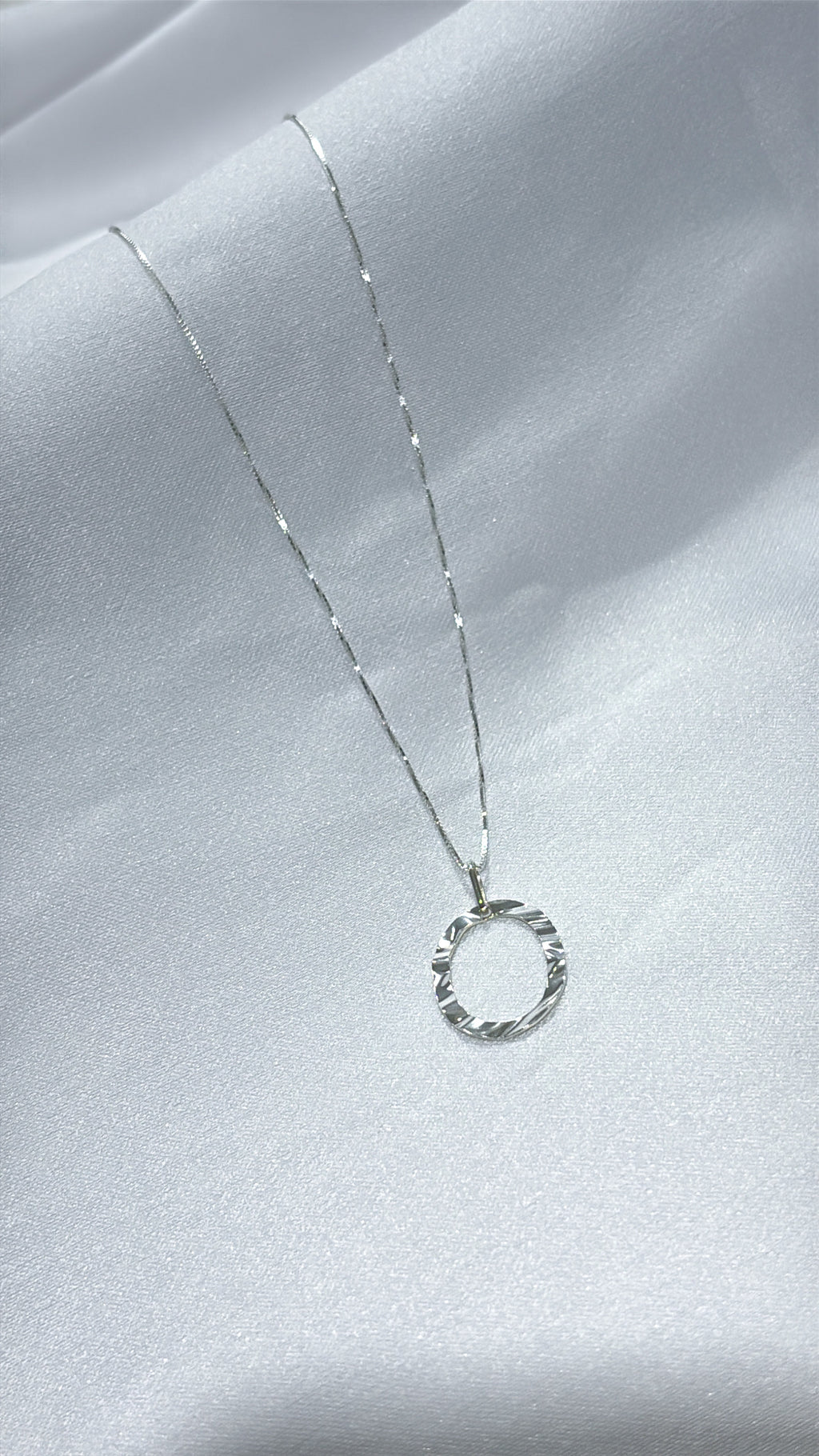 Colar Oval trabalhado