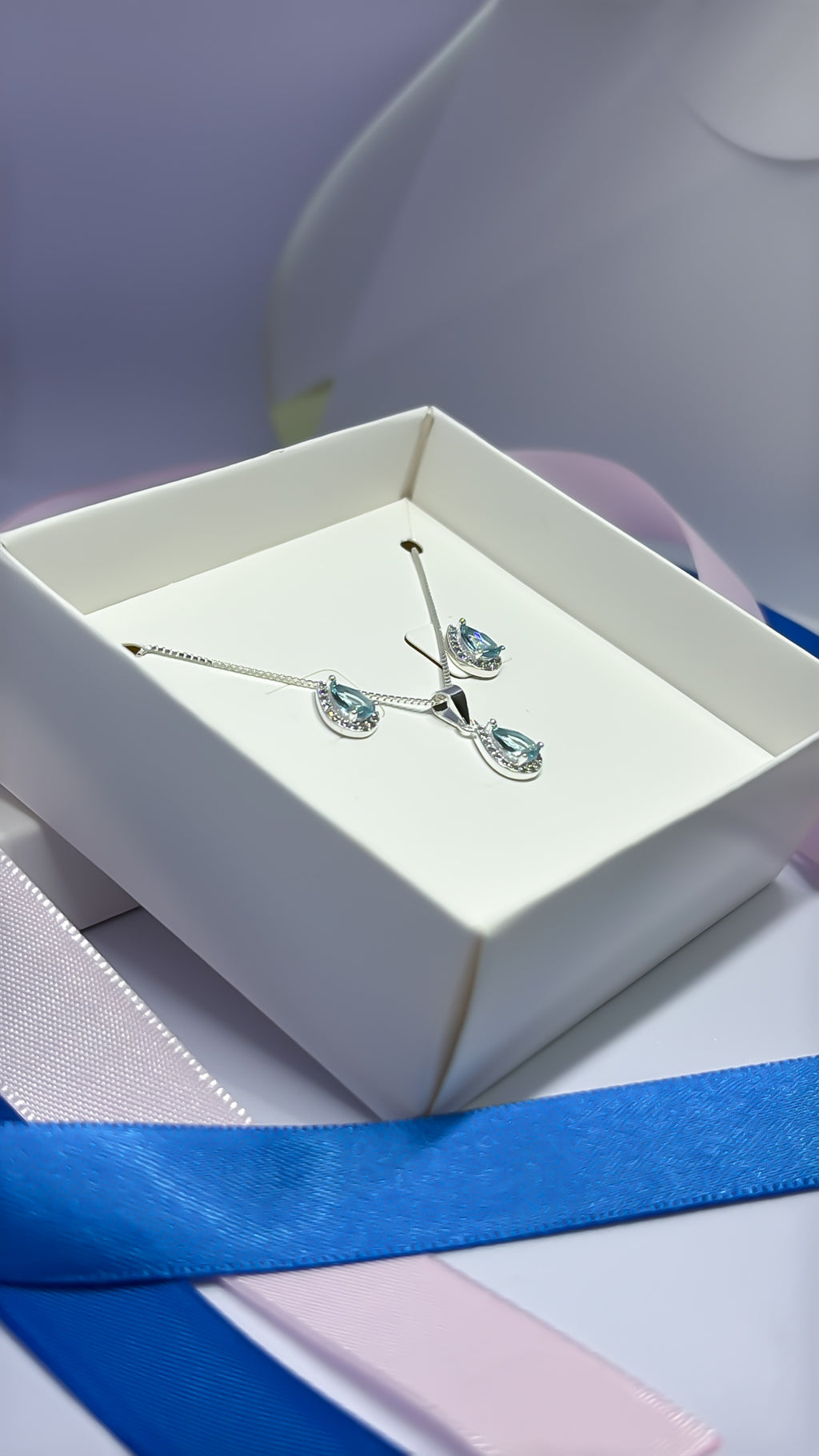 Conjunto gota cravejada azul