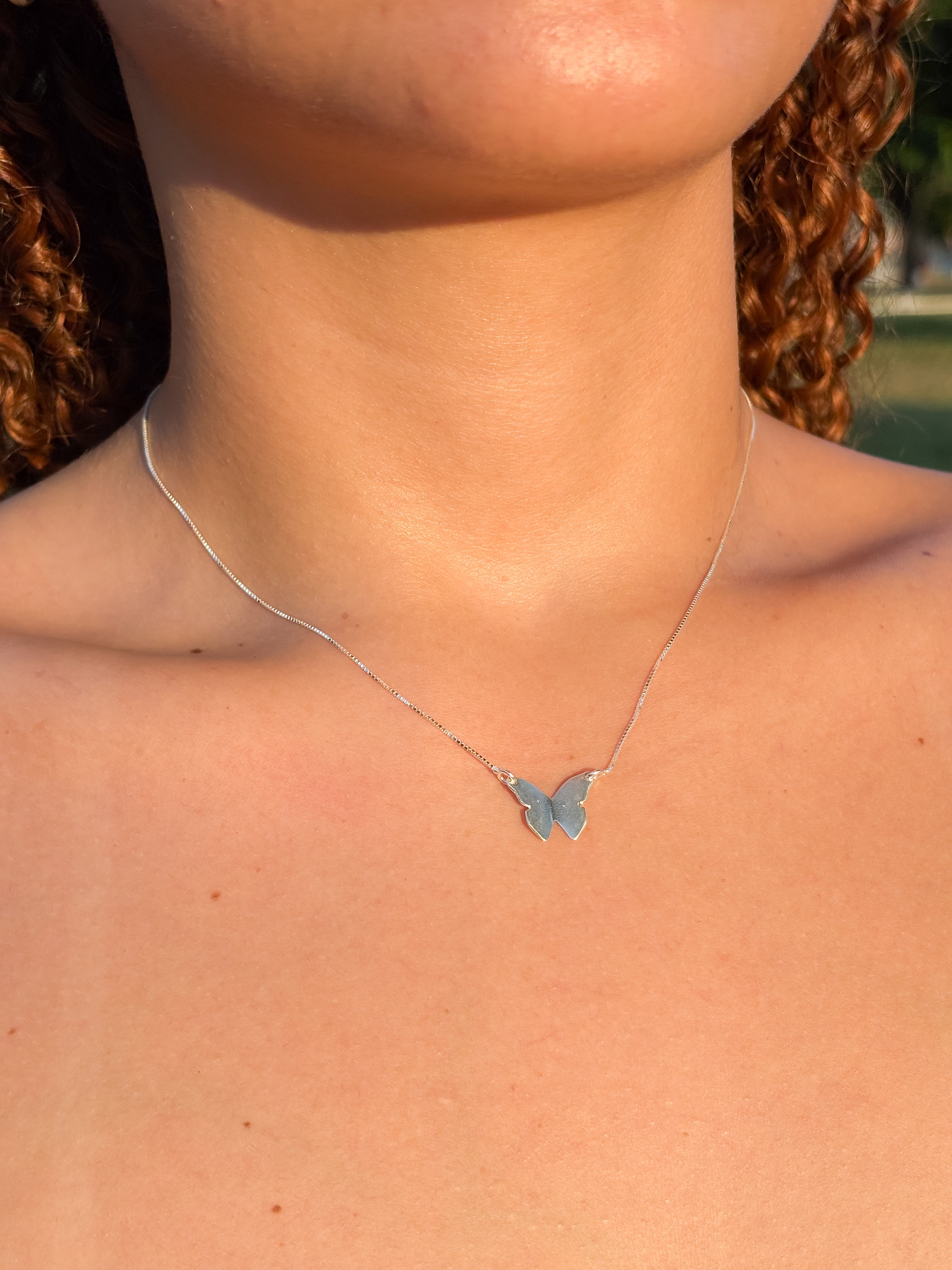 GARGANTILHA BORBOLETA LISA
