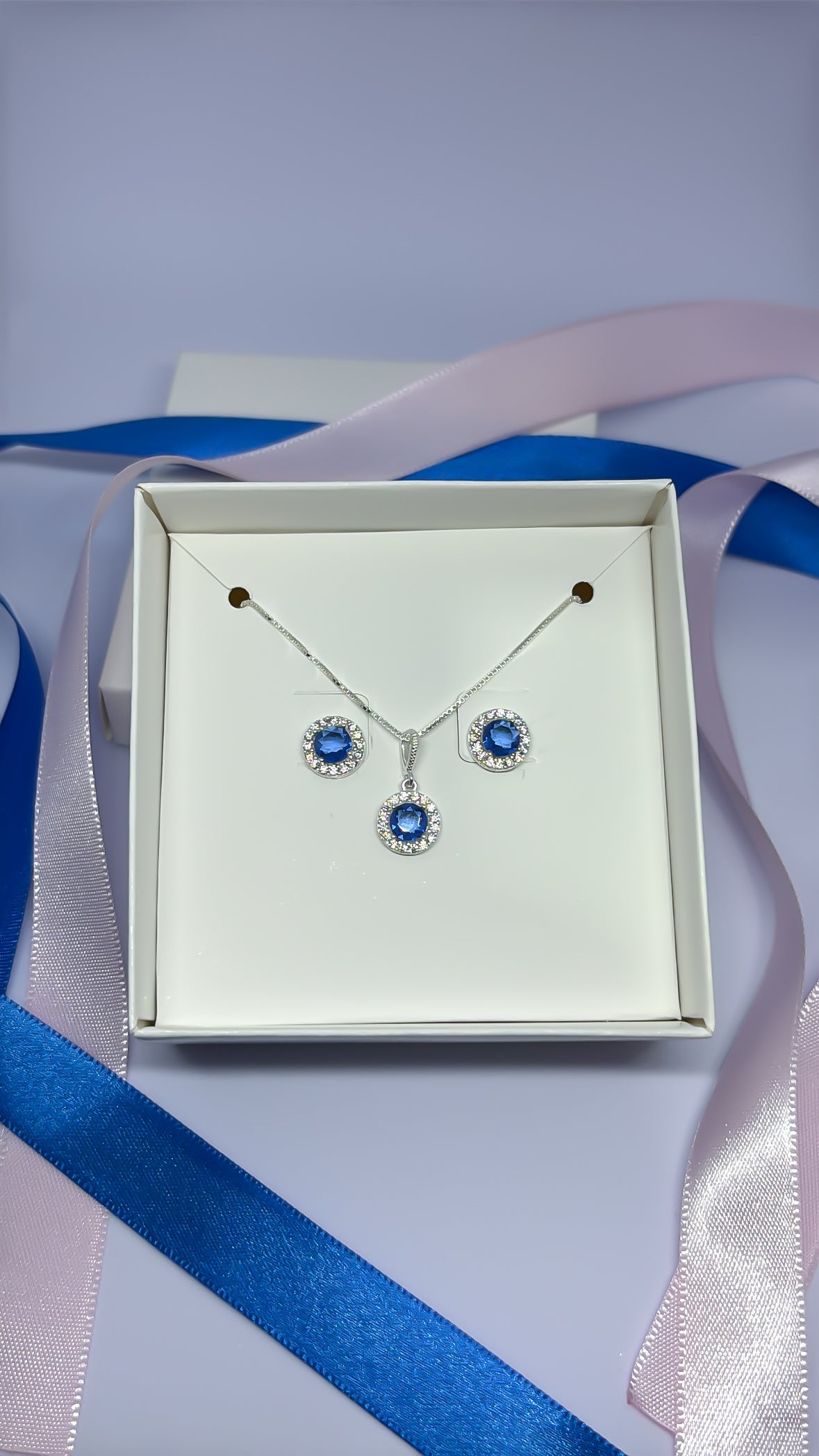Conjunto redondo cravejado azul