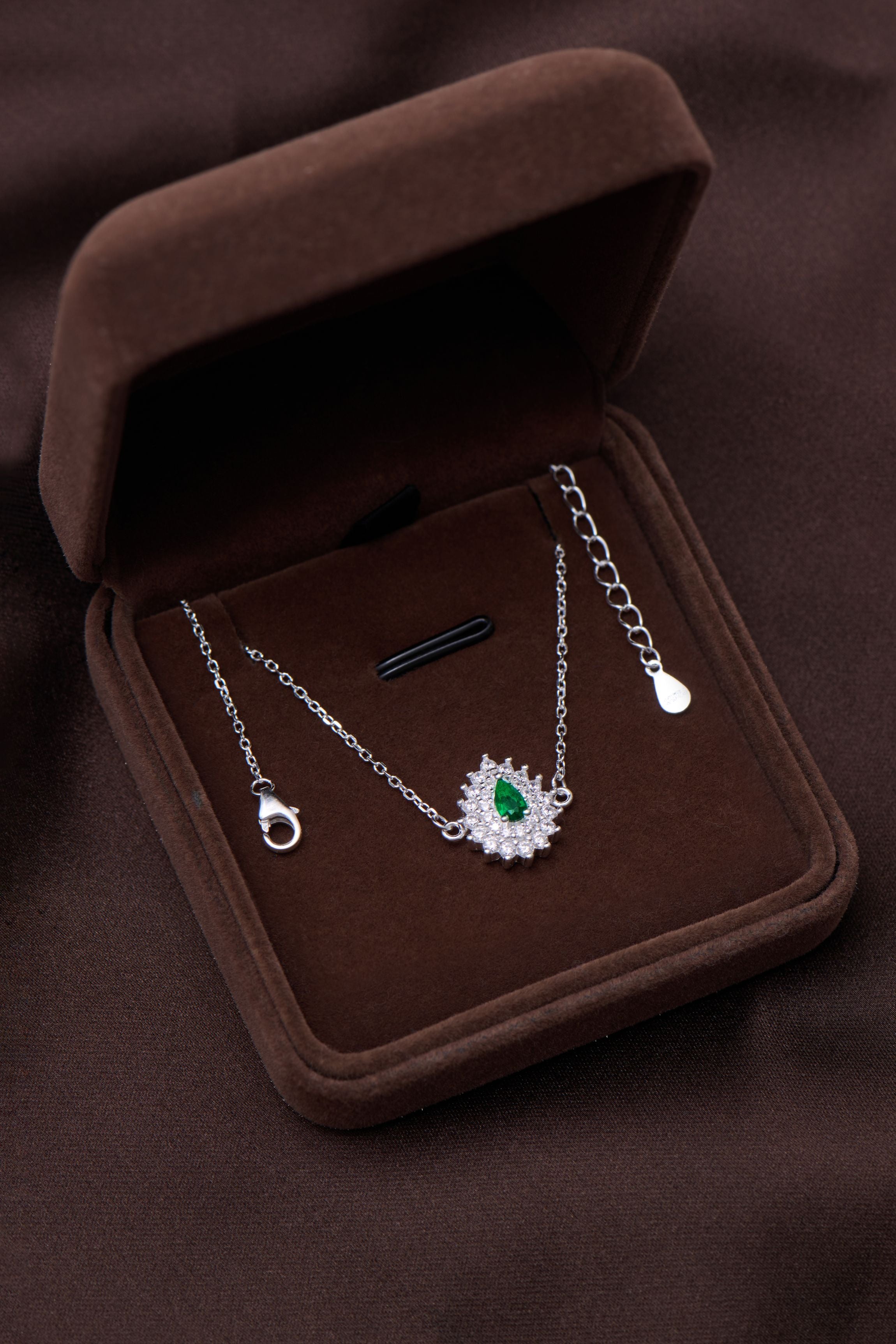 PULSEIRA GOTA CRAVEJADA VERDE