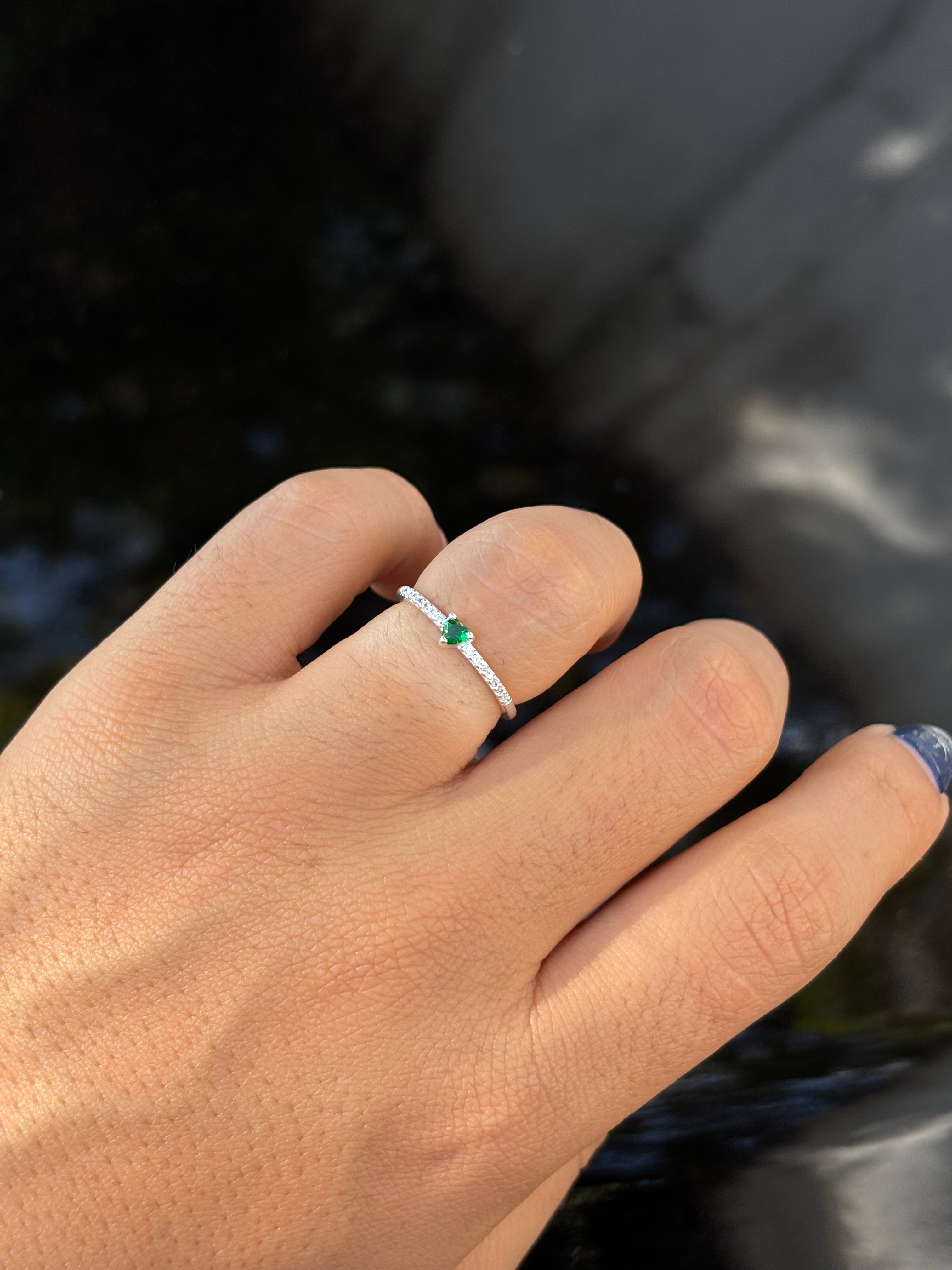 ANEL CRAVEJADO CORAÇÃO VERDE