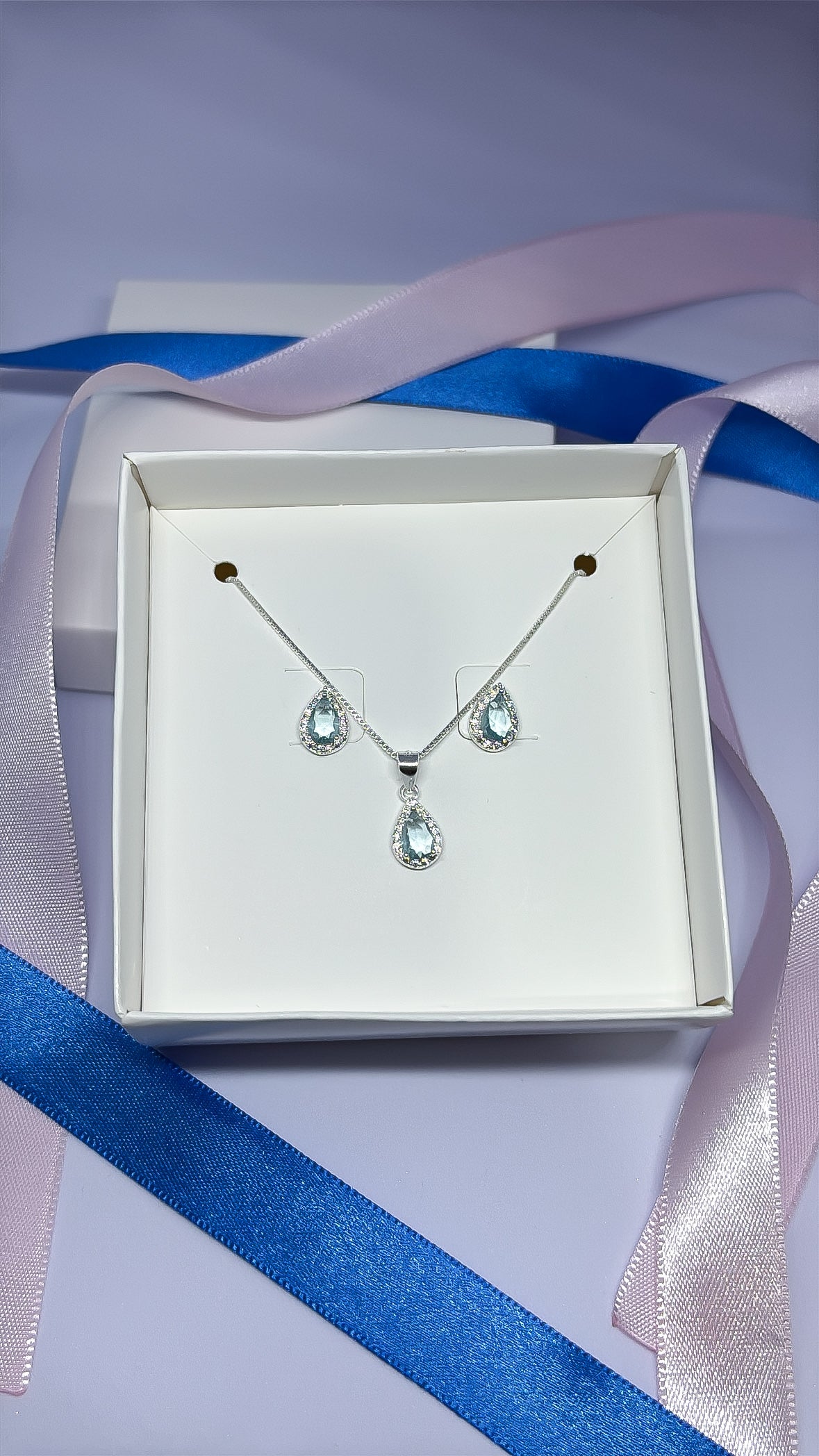 Conjunto gota cravejada azul