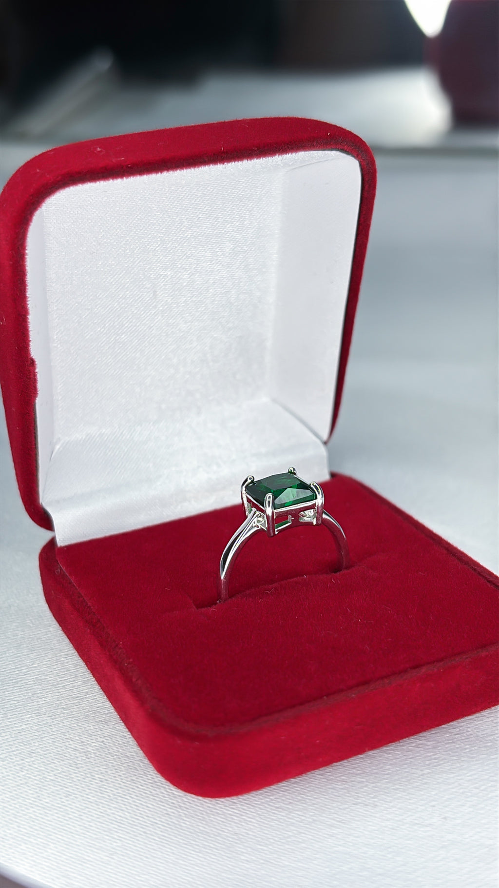 Anel Esmeralda na prata envelhecida