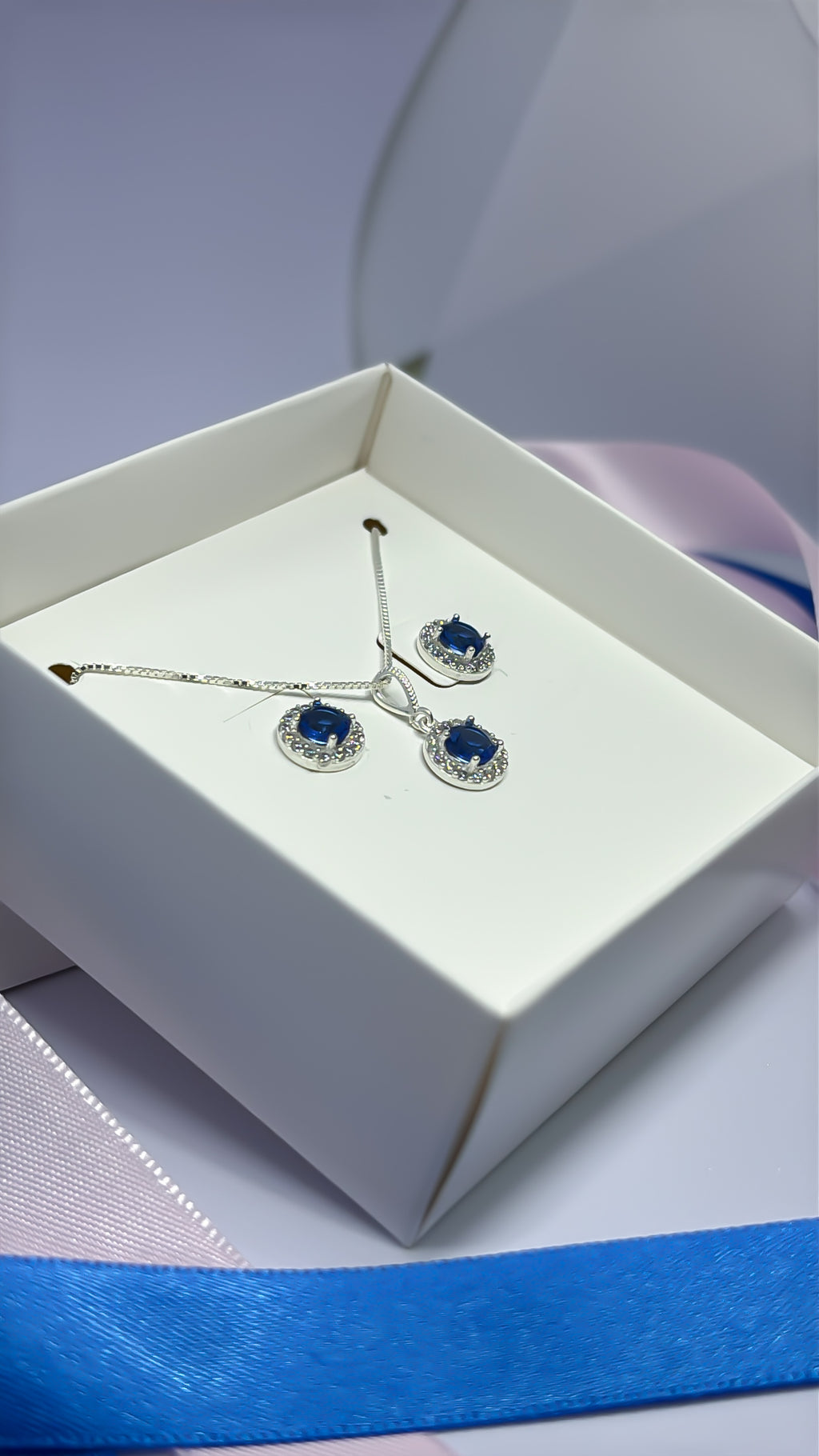 Conjunto redondo cravejado azul