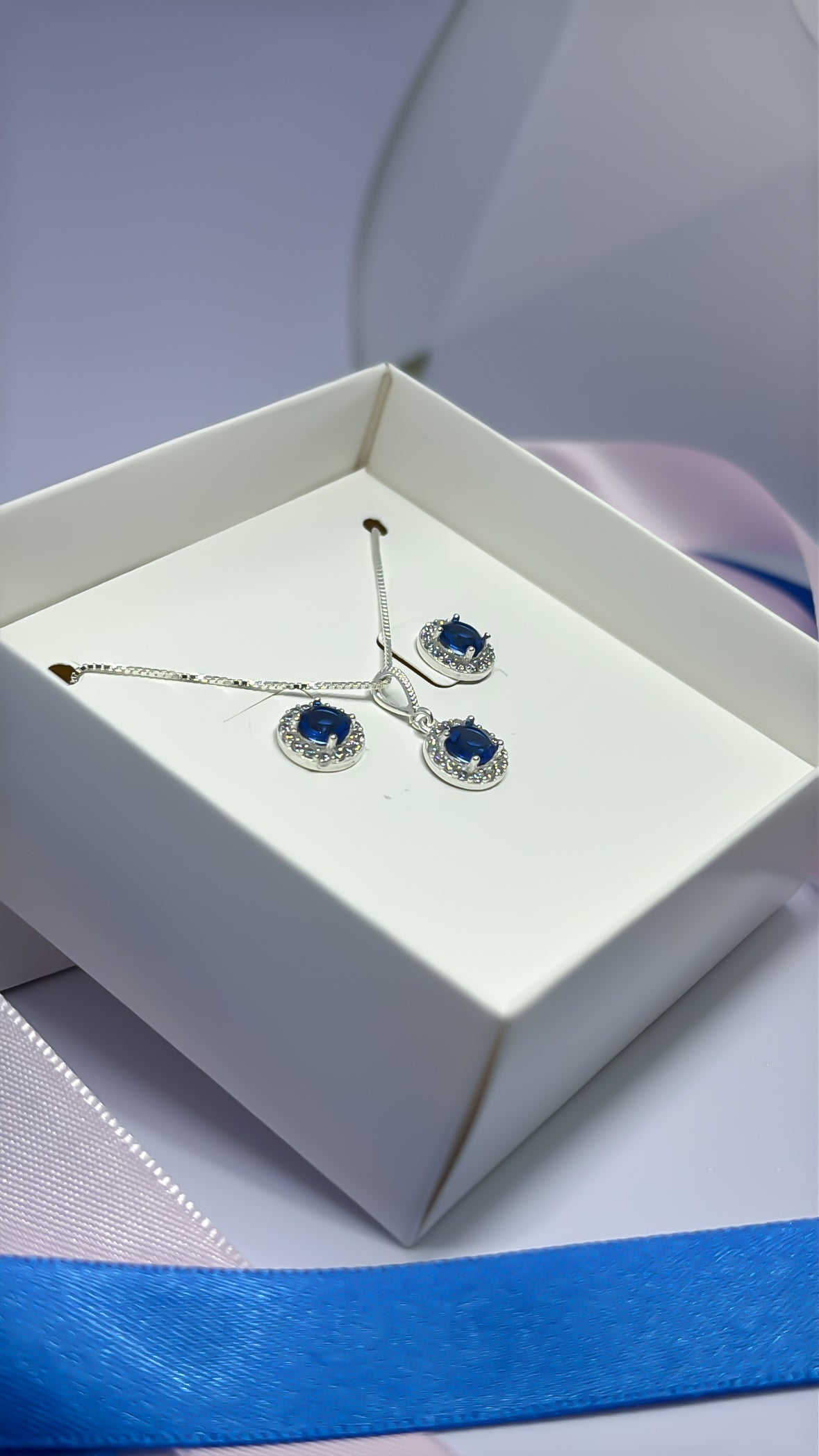 Conjunto redondo cravejado azul