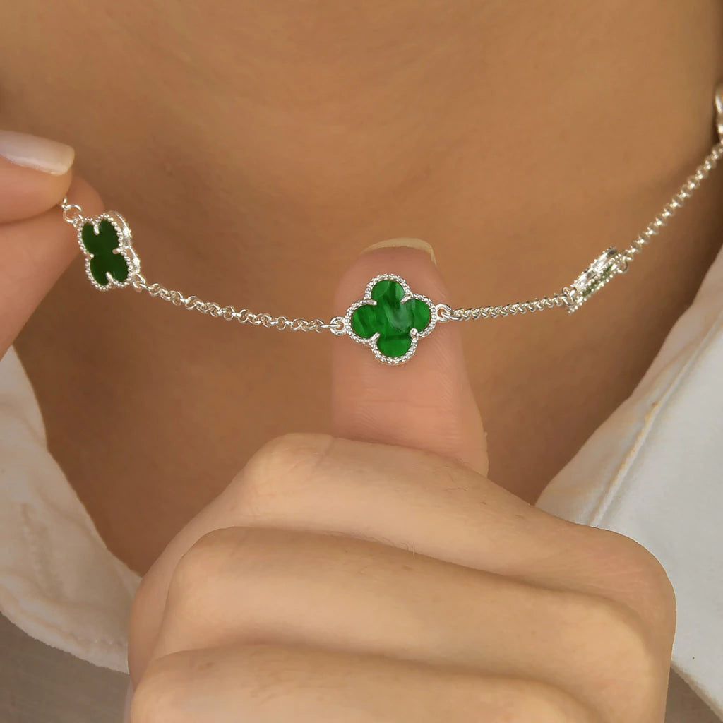 Choker 5 trevos verde resinado