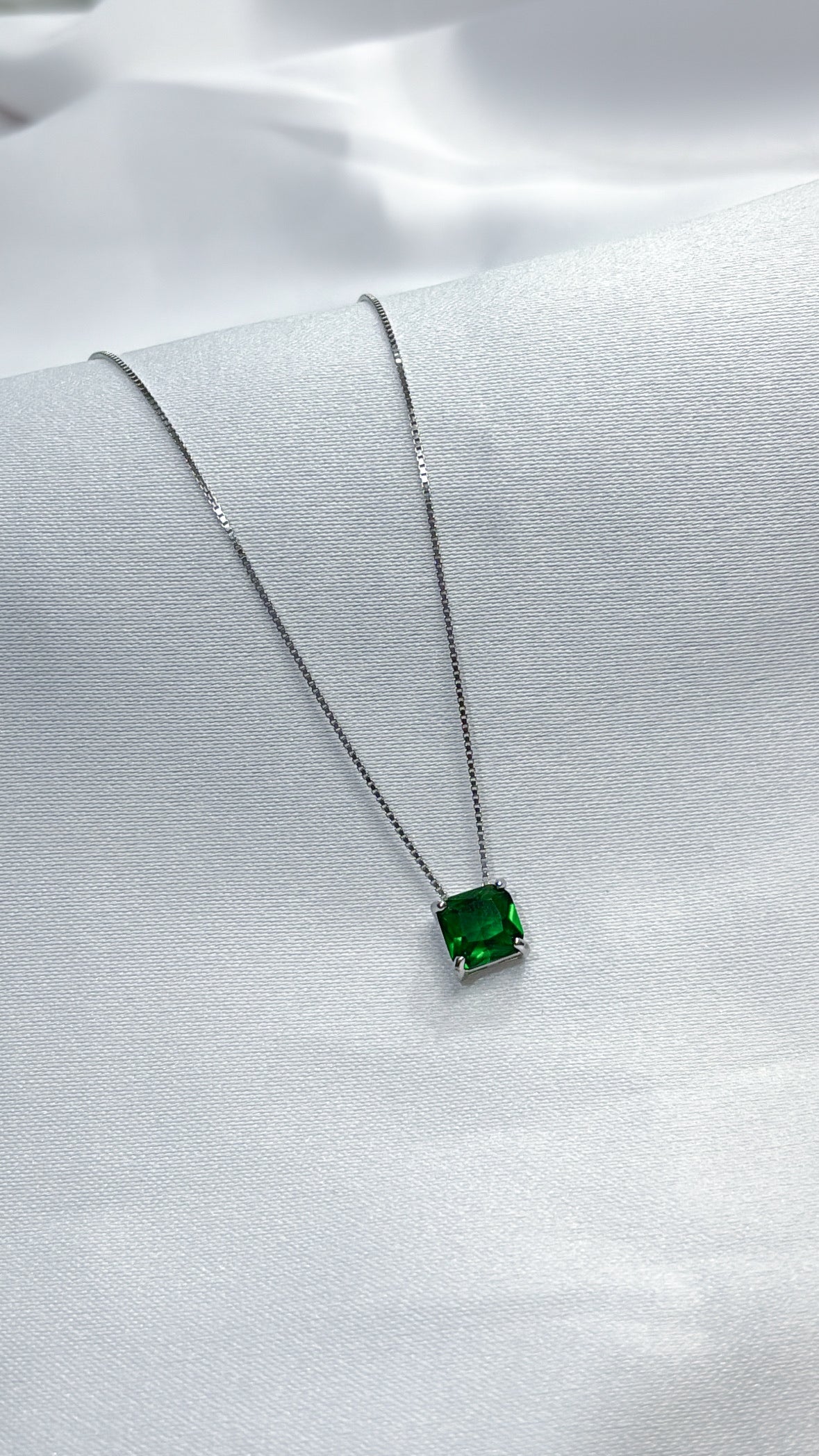 Colar Esmeralda em prata envelhecida